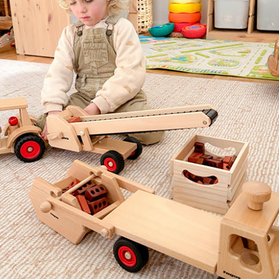 Fagus Conveyor Belt | Fagus toys - Lucas loves cars