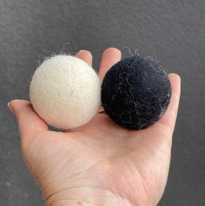 Papoose Achromatic Felt Balls 5cm | Papoose - Lucas loves cars