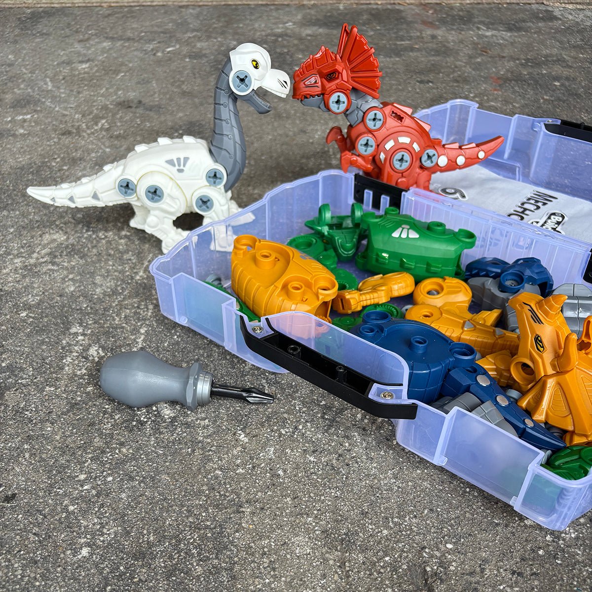 Build-ables Plus Mechosaurs | Buildables - Lucas loves cars
