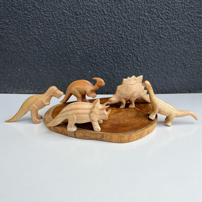 Papoose hand carved dinosaurs | Papoose