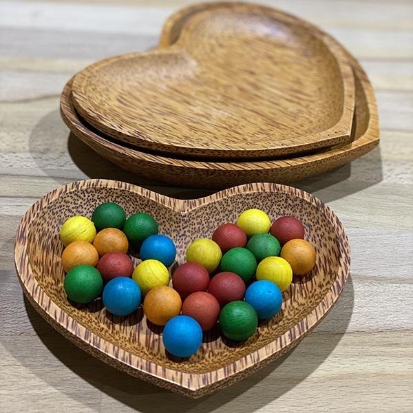 Wooden heart shaped plates | QToys